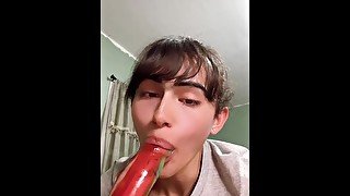 Slurping a fruit roll up off my bf’s cock 💦 🍆