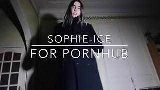 Sophie Ice : Latex, Striptease, Gorge profonde et Facial en solo