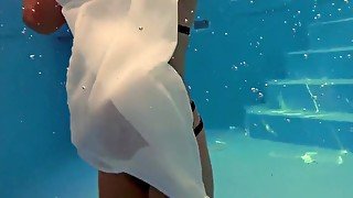 Hottest Russian Babes In The Swimming Pool In 4k