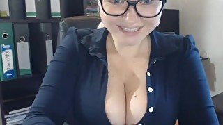 Big Tits Babe Enjoying in Public - CamSexySluts