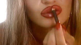 apply lipstick on my pouty lips - SuperTrip Video