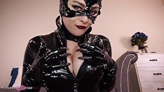 CATWOMAN DRY HUMPS BATMAN (cosplay, femdom pov)