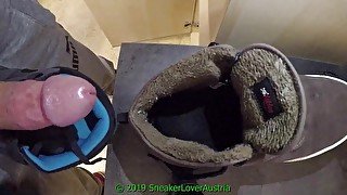 Cumshot inside furry Globe Motley