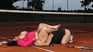 BBW dominatrix face sitting for tennis lessons