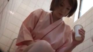 Asian babe takes a piss sample for her doctor to check