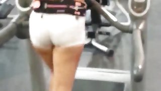 hottie at the gym!!