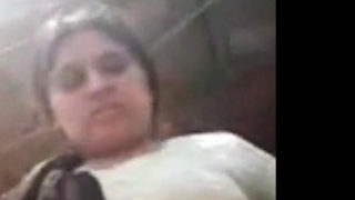 higab aunty fucked while washing