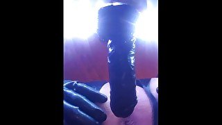 Ich reite meinen schwarzen Dildo im doggystyle