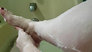 Washing My Pretty Little Feet In The Bathtub