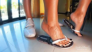 Pov Foot Fetish Fuck With a Hot Fit Girl and Huge Cum Load on Her Wrinkled Soles