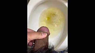 Soft asian penis woke up piss into toilet