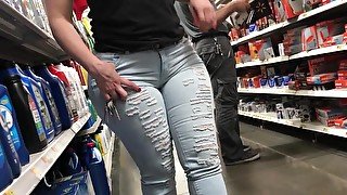 Amazing candid Latina booty!!