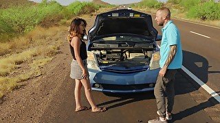 Guy stops to help this babe and ends up fucking her brains out