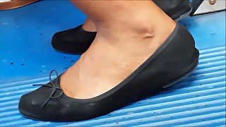 Ebony candid feet with flats