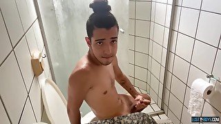 Adorable twink Henry Lynes masturbates and cums solo