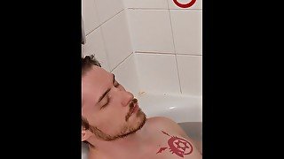 TikToker Jason Drake gets horny in the tub and jacks off until he cums