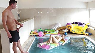 Sybil - pool nudel