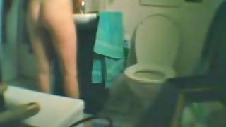 Real hidden cam sex scenes of the girl nude in bathroom