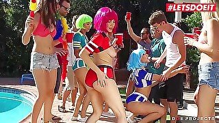 American Teen 18+ Crazy College Party With Her Friends - (+18)
