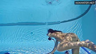 Lana Tanga Shows Underwater Orgasms To You