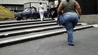 Woman with huge juicy butt gets caught on my hidden cam in the street