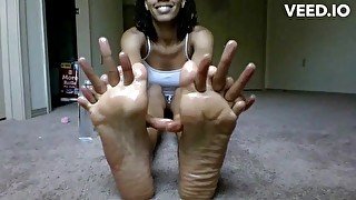 OILY FEET WRINKLY SOLES