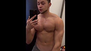 flexing after gym - onlyfans / jameslovely