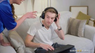 Gamer rams girlfriend for interrupting him at home