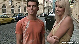 Bianca picks up a guy on a street and gives him a head