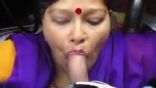 Desi aunty giving blowjob and deepthroat drank cum