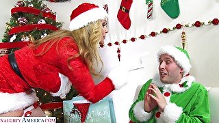 Creampie ending after kinky fucking with Ms. Claus Julia Ann