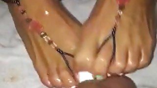 Pretty Feet footjob with happyending