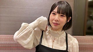 ショートカットが似合うアイドル級のめちゃカワ美女JD（19）〇〇大某有名サークル所属。 透き通るように白く柔らかい肌、弾力のあるおっぱい。男を狂わす小悪魔娘とデカちんセフレの濃厚ガチセックス。