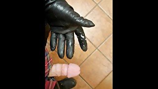 My gf left her leather gloves at my house 😍