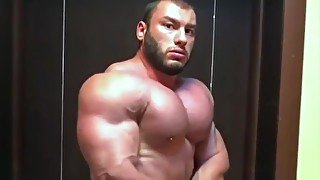 ROMANIAN BODYBUILDER HUNK MASSIVE PECS