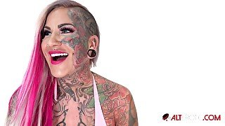 Evilyn Ink Riding a Tremor