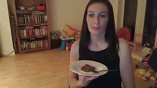 Amateur webcam brunette from Britain eats chocolate cake with cum