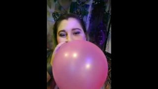 Kendal kink sneak peak behind the scenes balloon filled CamRoom&halloween deco blowing Up 