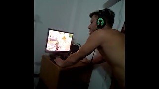 Apuesto Chico Blanco Caliente Es Follado Por El Culo Mientras Juega Fortnite