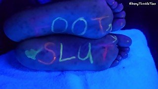 Black light feet fun with huge cumshot