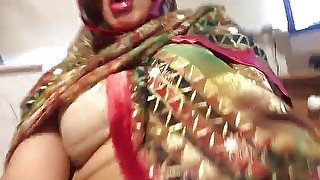 Hijabi slut with vibrator