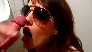 This hooker loves sucking dick with her shades on and she loves the jizz