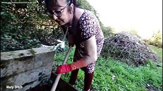 In Manure With Rubber Boots & Gloves Pt1 - MaryBitch