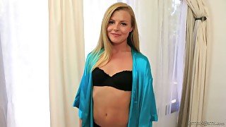 Blonde with hell working mouth Nicole Clitman gives blowjob on a pov camera