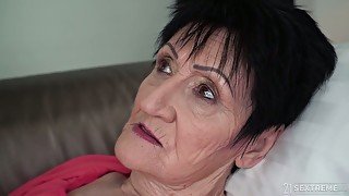 Short haired experienced whore Anastasia gets mature cunt drilled well