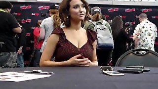 Milana Vayntrub - ''New York Comic-Con 2018''