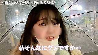 こんな格好で逆ナン大好き痴女が腕を引っ張って知らない男に「ホテル行きませんか？」