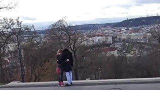 HUNT4K. Das kokette Girl Jenifer Red mit dem schönen Piercing ist bereit fü