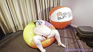 SSBBW Sadie Martins humping & deflating her inflatable beach ball