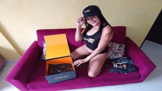 ANGYAMAZON unboxing the 25.000 subscribers on gift sent by PORNHUB